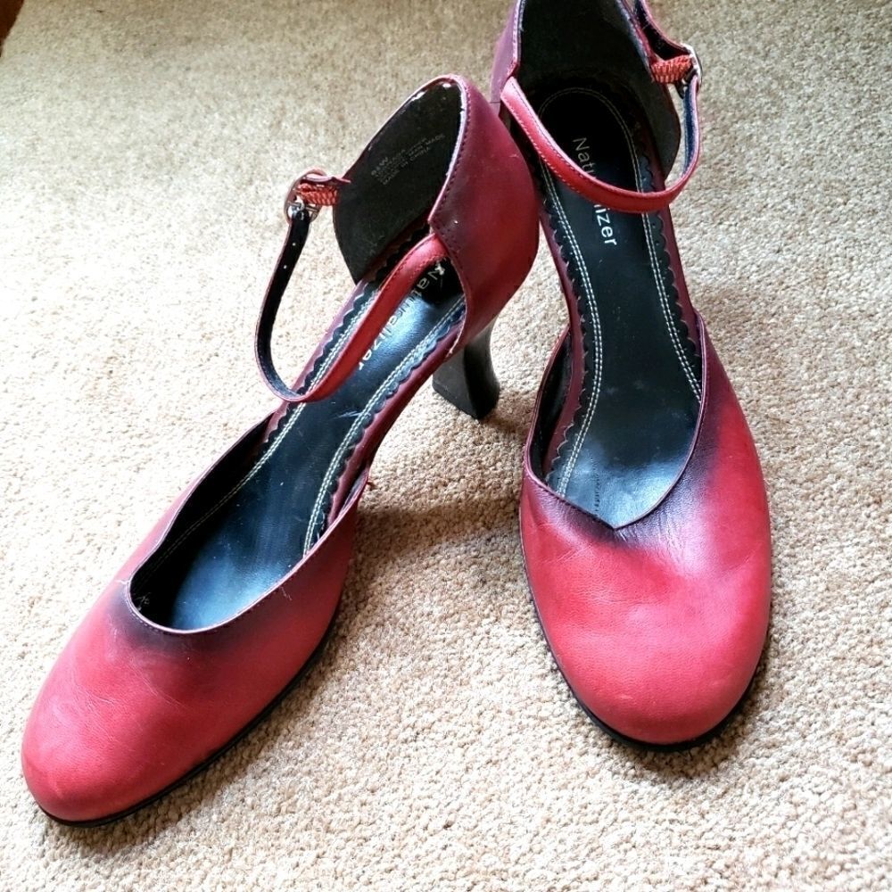 *Naturalizer shoe, size 7m, block heel
